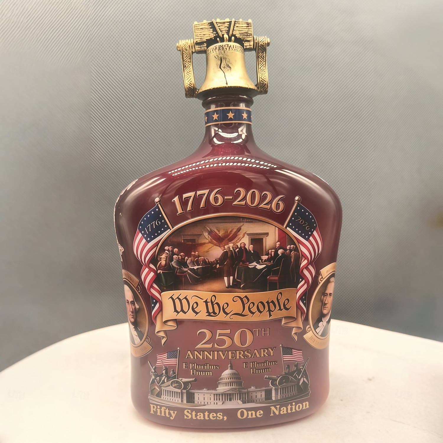 Whiskyflasche zum 250-jährigen Jubiläum der USA &Gläserset „We the People“ – patriotisches Geschenk zum Unabhängigkeitstag (1776–2026), patriotische Karaffe mit 2 Whiskygläsern, Design mit 2026 - $45.99 –P4