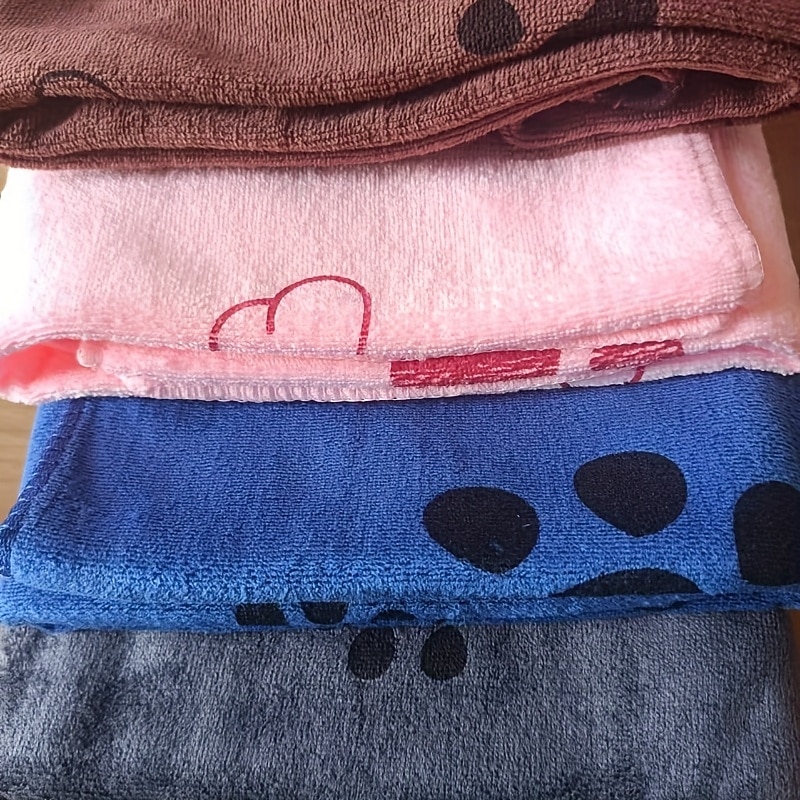 Toallas de secado rápido para mascotas, paquete de 4, colores aleatorios, de poliéster suave y absorbente, ideales para el baño de perros medianos, con diseño de huellas de patas. 2026 - $30.99 –P1