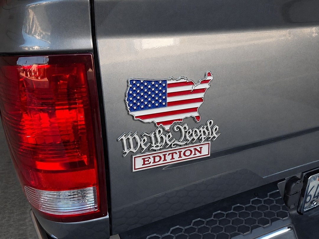 2er-Pack „We the People“-Autoemblem mit patriotischer Flagge, 3D-Chrom-Autoaufkleber für LKW, SUV, Motorrad, patriotisches Design mit amerikanischer Verfassung – Geschenkidee für Männer und Frauen 2026 - $15.99 –P3
