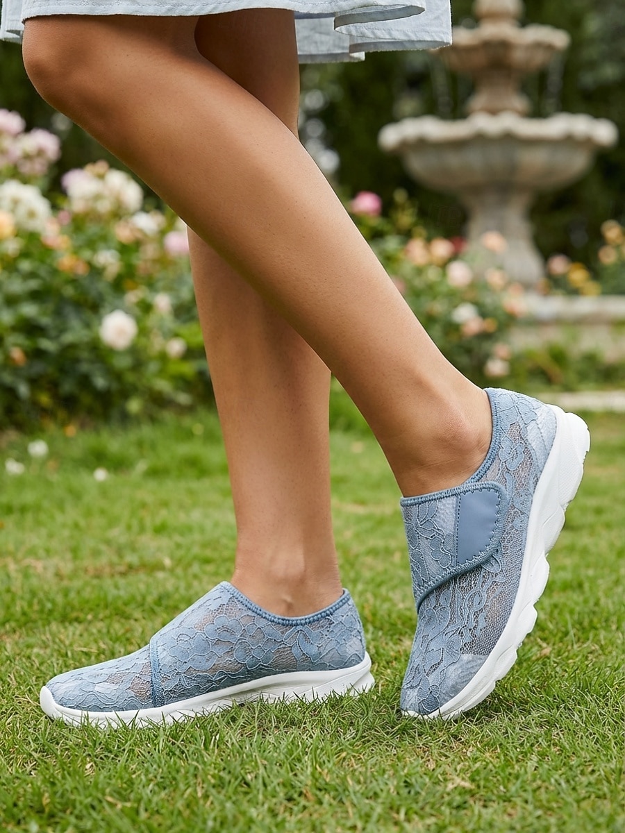 Chaussures de marche bleues à lacets et fermeture velcro pour femmes - baskets décontractées, légères, respirantes et confortables, idéales pour les pieds larges et gonflés, au quotidien et en voyage. de 2026 ? $26.99 –P1
