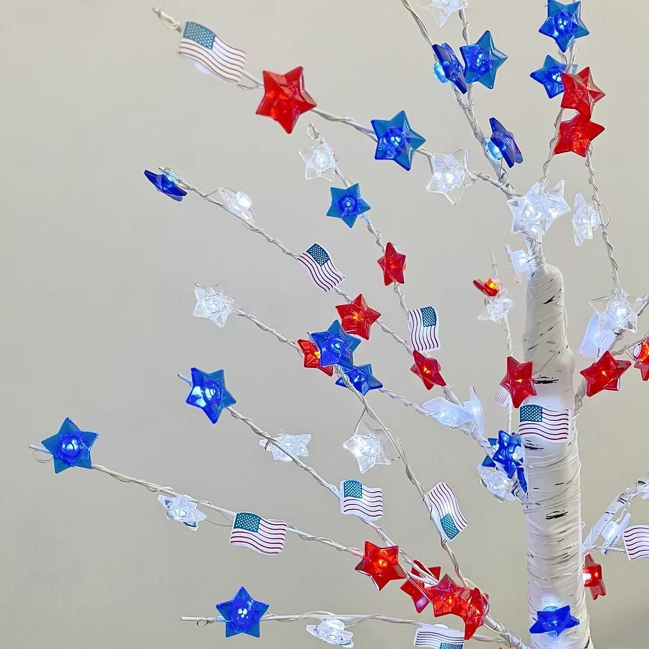Árbol de Navidad con luces LED de la bandera estadounidense para el 250 aniversario del 4 de julio, con los colores rojo, blanco y azul. Lámpara decorativa LED para interiores. &al aire libre, sala de 2026 - $30.99 –P5