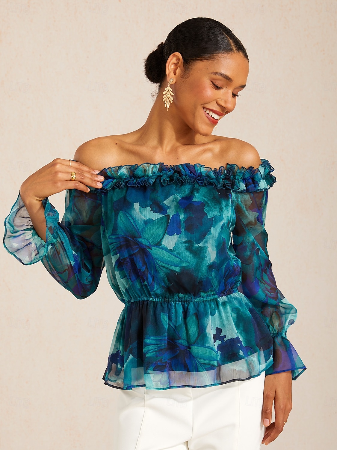 top in chiffon fluente Ocean Bloom Reverie del 2026 a $67.99 –P2