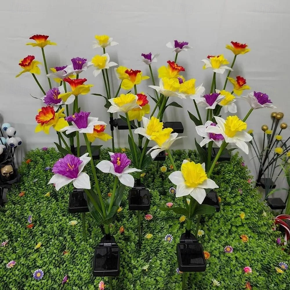 Lot de 2 nouveaux poteaux solaires pour narcisses, émettant une lumière chaude avec un effet de dégradé de couleurs sur les pétales. Idéal pour décorer un jardin, une cour ou une pelouse. de 2026 ? $35.99 –P5