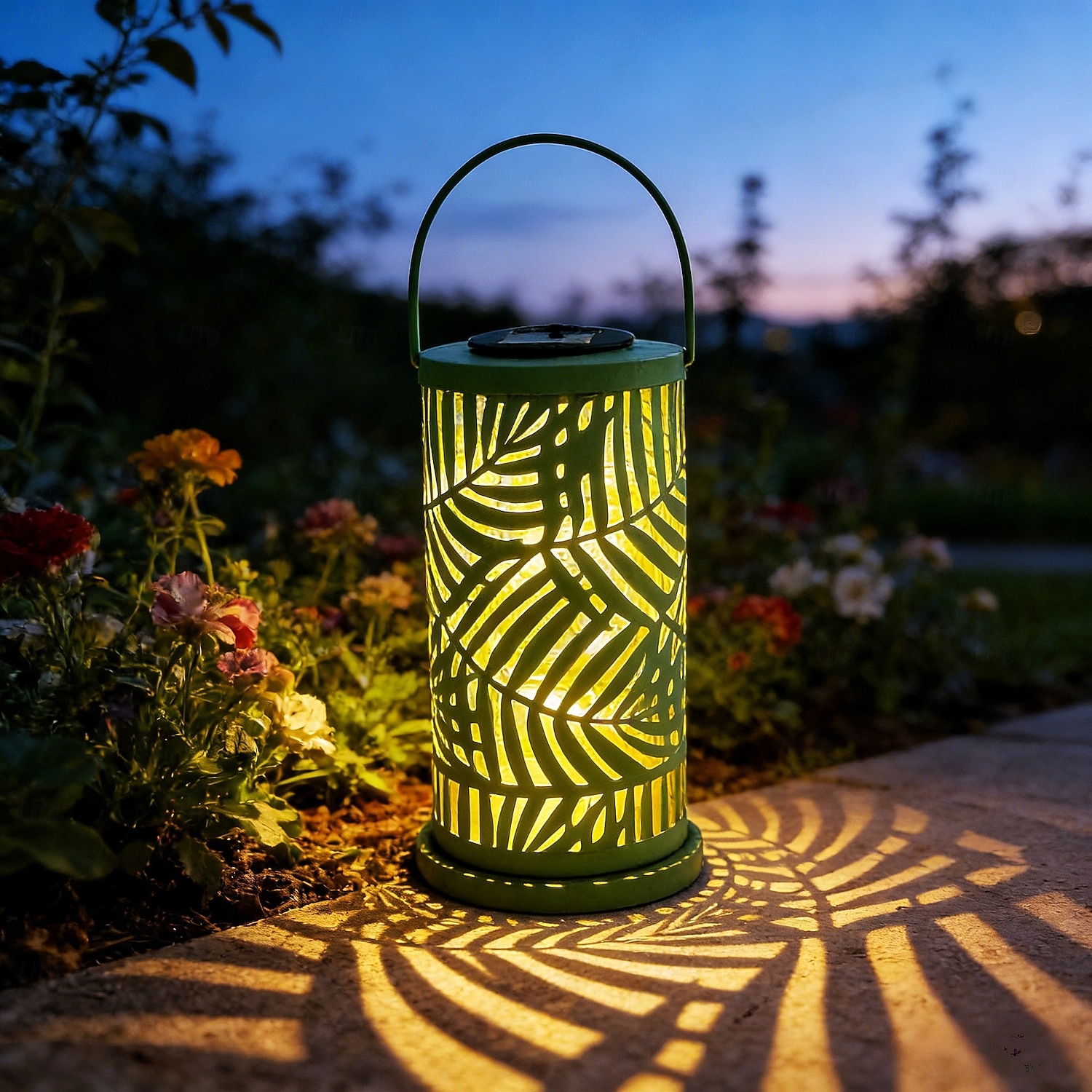 Solar Lantern Outdoor Metal Palm Leaf Projection Light, Decorative Hanging Garden Lantern with Green Leaf Cutout Design, Solar Powered Patio Yard Lawn Pathway Camping Villa Summer Party Landscape Deco 2026 - $28.99 –P6