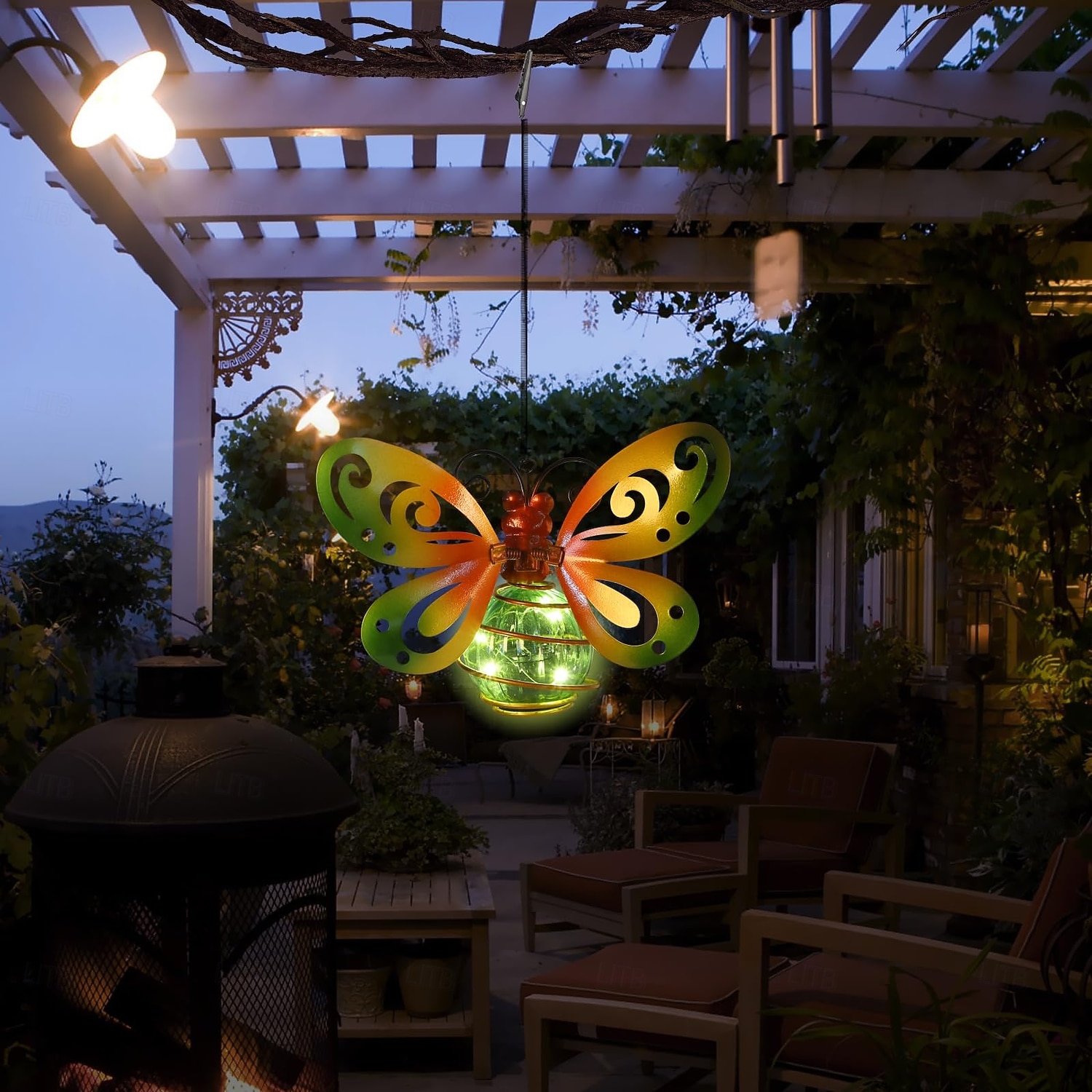 Set van 2 hangende lantaarns op zonne-energie met vlindermotief, waterdichte metalen tuindecoratie met lichtslingers. &Lente vleugels, groene vlinder solar lantaarns voor terras, tuin, veranda, 2026 - $25.99 –P2