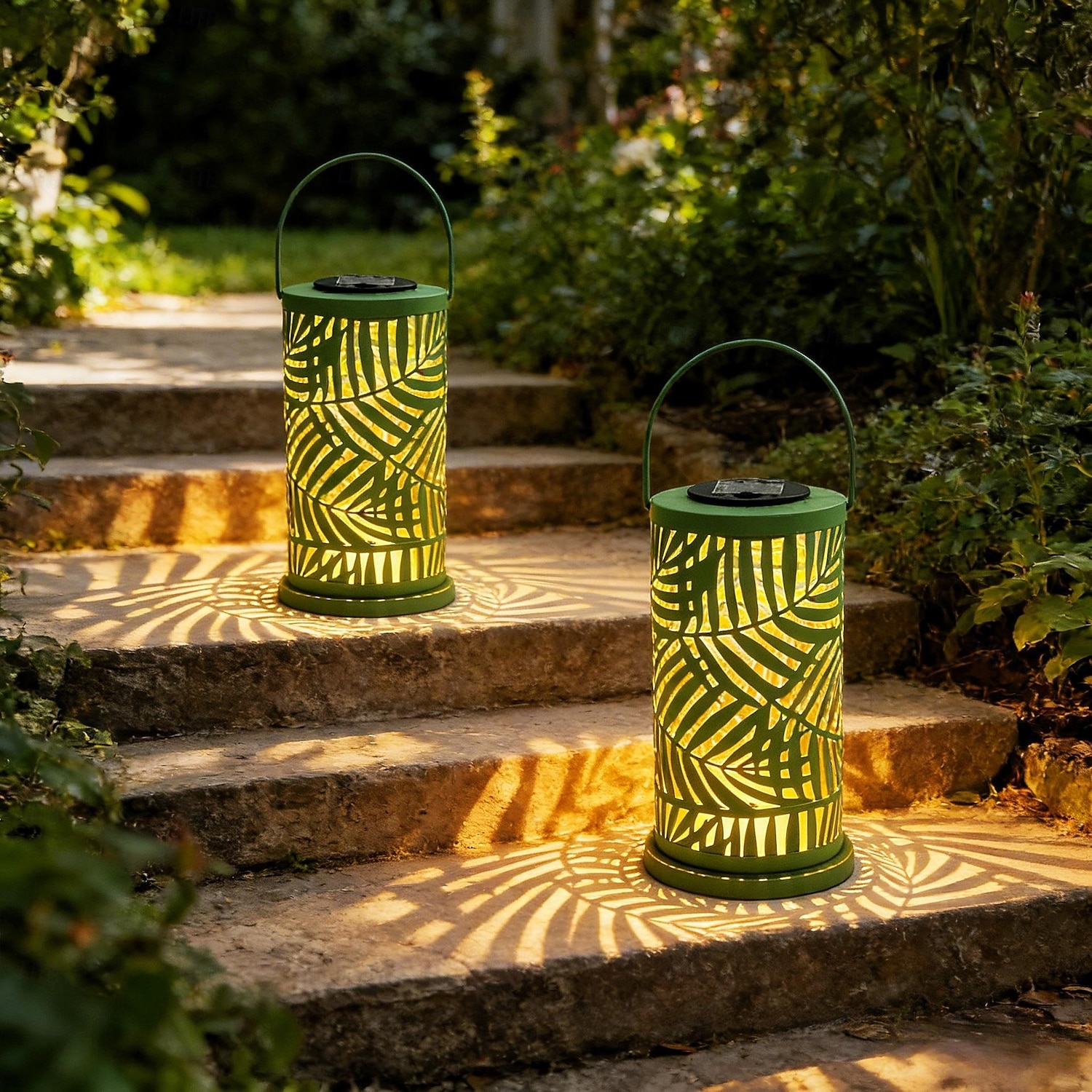 Solar Lantern Outdoor Metal Palm Leaf Projection Light, Decorative Hanging Garden Lantern with Green Leaf Cutout Design, Solar Powered Patio Yard Lawn Pathway Camping Villa Summer Party Landscape Deco 2026 - $28.99 –P1