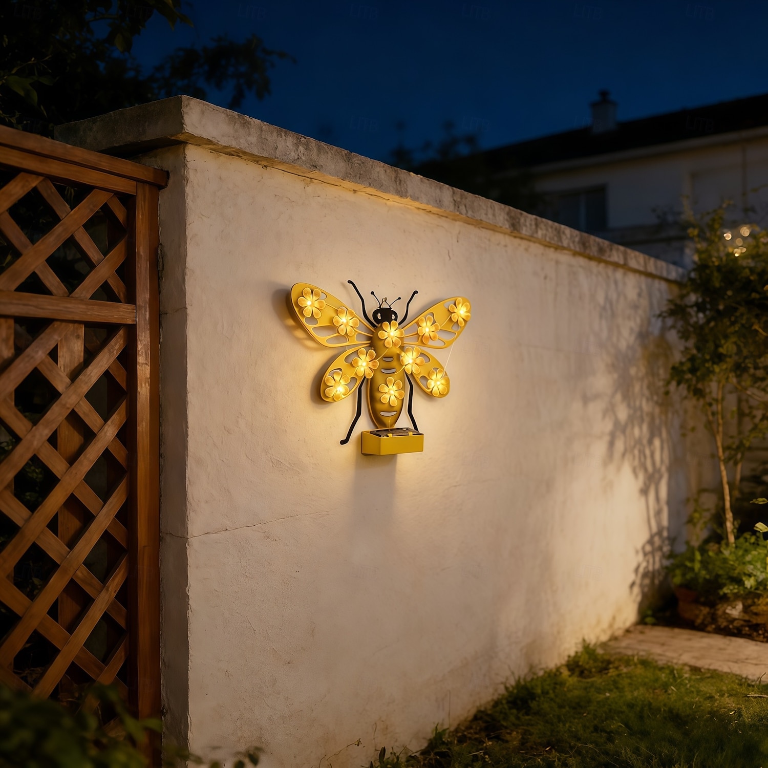 Metal Bee Outdoor Wall Decor with LED Solar Lights, Outdoor Fence Wall Art Decor, Gift for Mom Grandma Women Birthday Gardening, Hanging Decoration for Garden Patio Porch Yard 2026 - $41.99 –P4