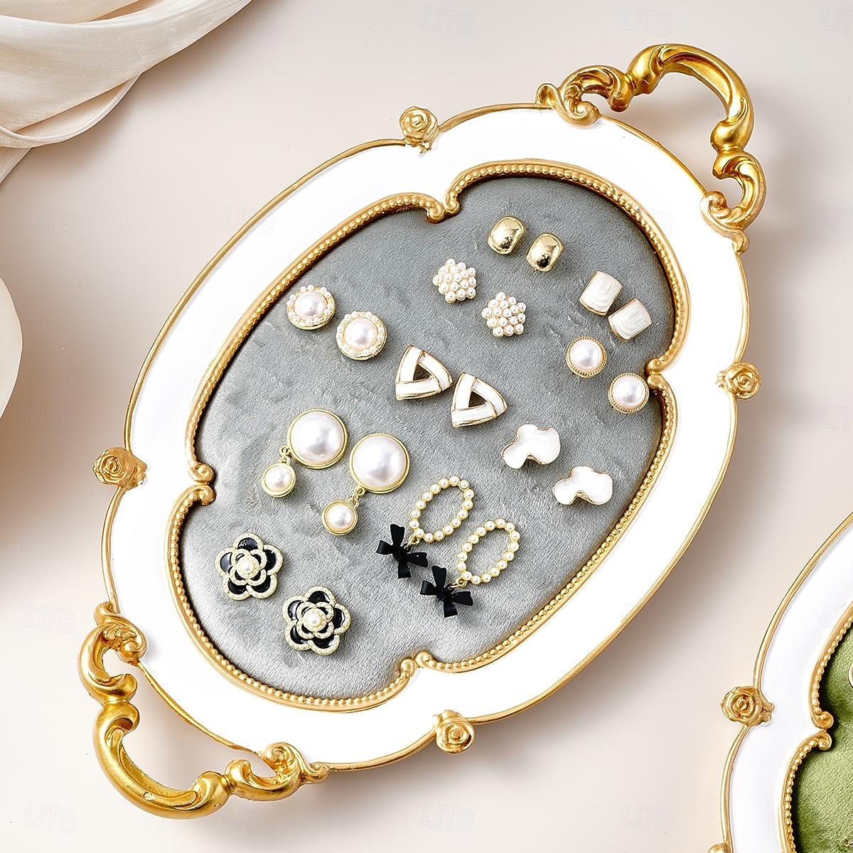 1 stk. smykkebrett i fløyel formet som en sky i europeisk harpiksmateriale (uten smykker), egnet for utstilling av smykkedisk, oppbevaring av smykker på sminkebordet og rekvisitter for fotografering 2026 - $19.99 –P6