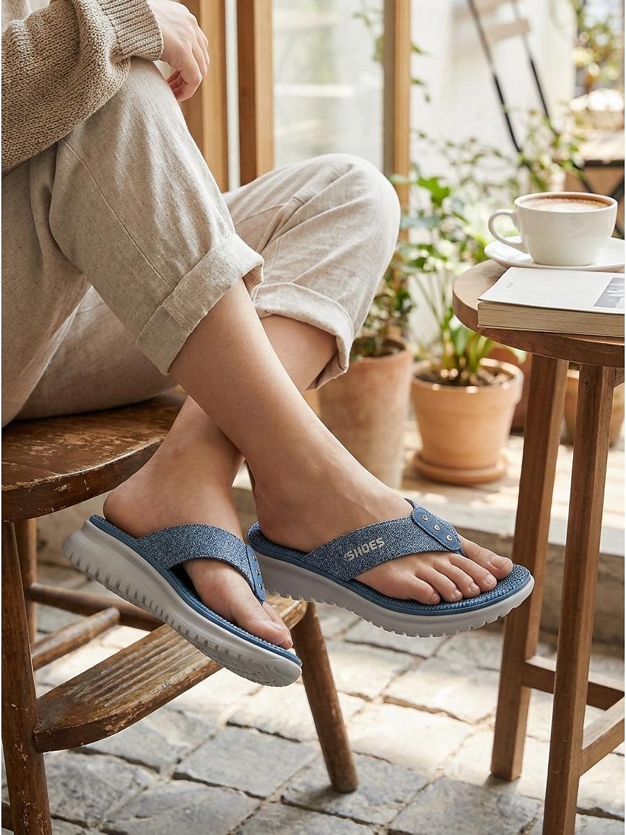 Infradito da donna blu glitterate con supporto plantare, comode e leggere, con suola flessibile antiscivolo, ideali per l'uso quotidiano e per le gite in spiaggia. &comfort per tutto il giorno del 2026 a $34.99 –P3