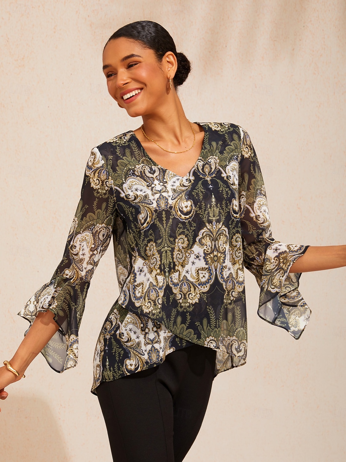 Top in chiffon svolazzante con stampa floreale mandala verde. del 2026 a $74.99 –P3