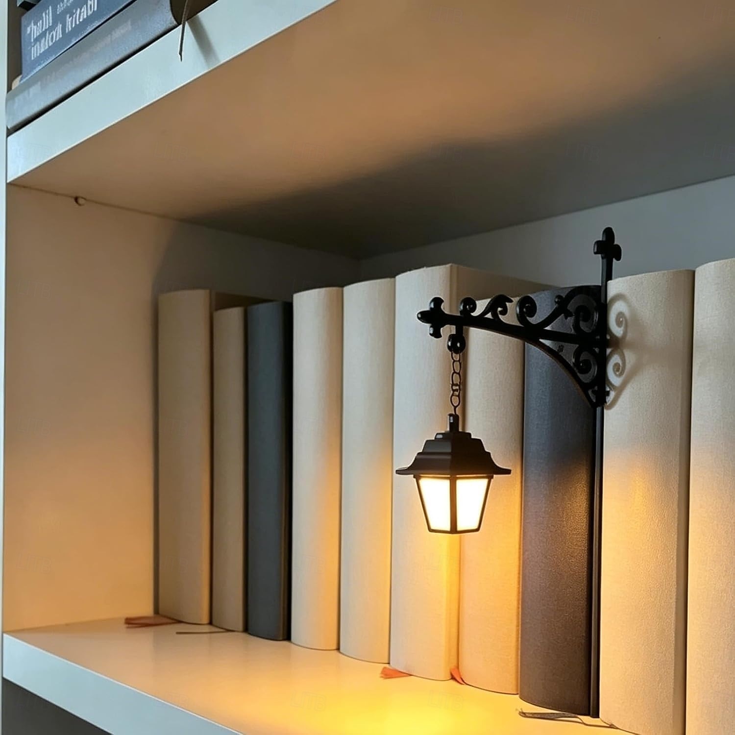 Bibliothekslaterne – dekorative Bücherregalbeleuchtung, wiederaufladbar, mit Fernbedienung, für Bücherwürmer, antike LED-Leseecke als Dekoration für Arbeitszimmer und Bibliothek 2026 - $28.99 –P1