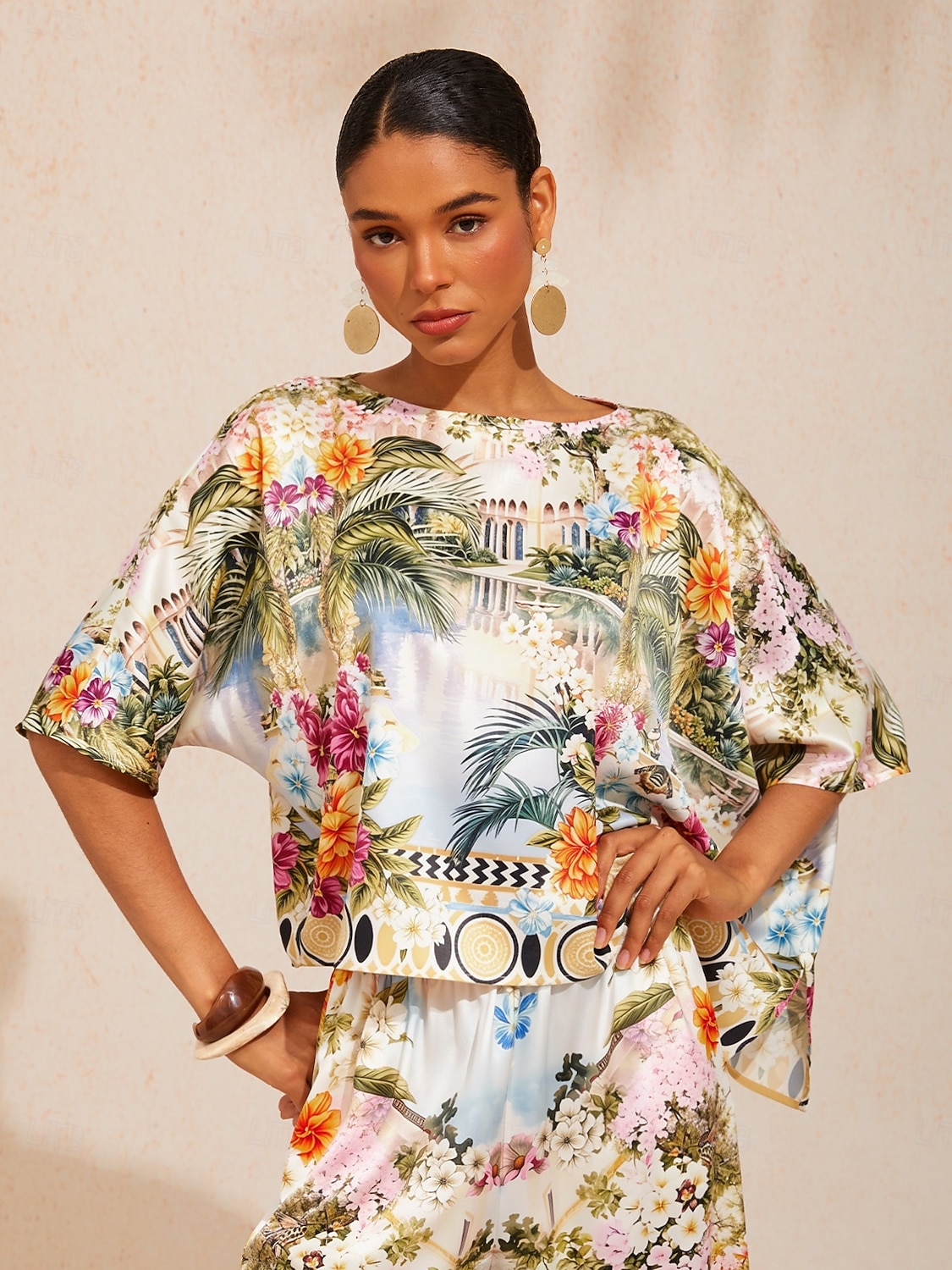 Top dolman z jedwabistej satyny w pastelowe kwiaty i kwiaty 2026 - $67.99 –P4