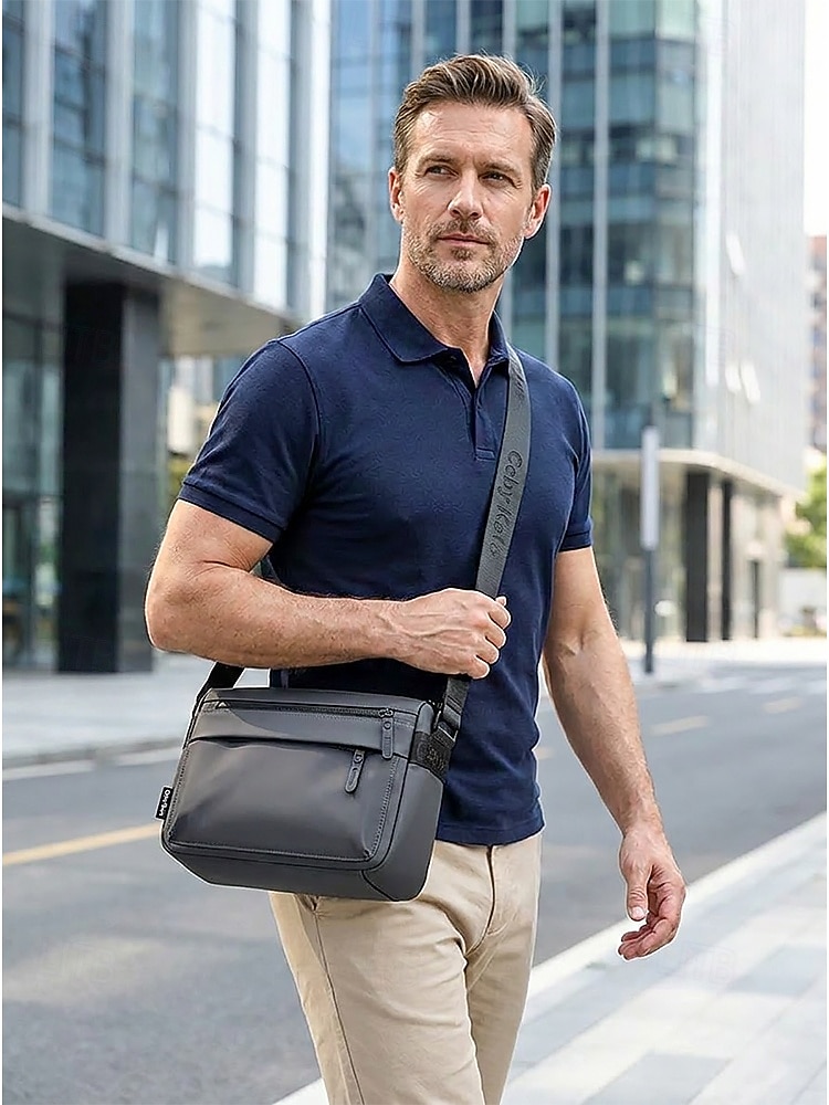 Borsa a tracolla da uomo resistente all'acqua, leggera, in poliestere, con multitasche, ideale per viaggi, uso quotidiano, EDC, casual, lavoro, pendolarismo, attività all'aperto, disponibile in del 2026 a $18.99 –P1