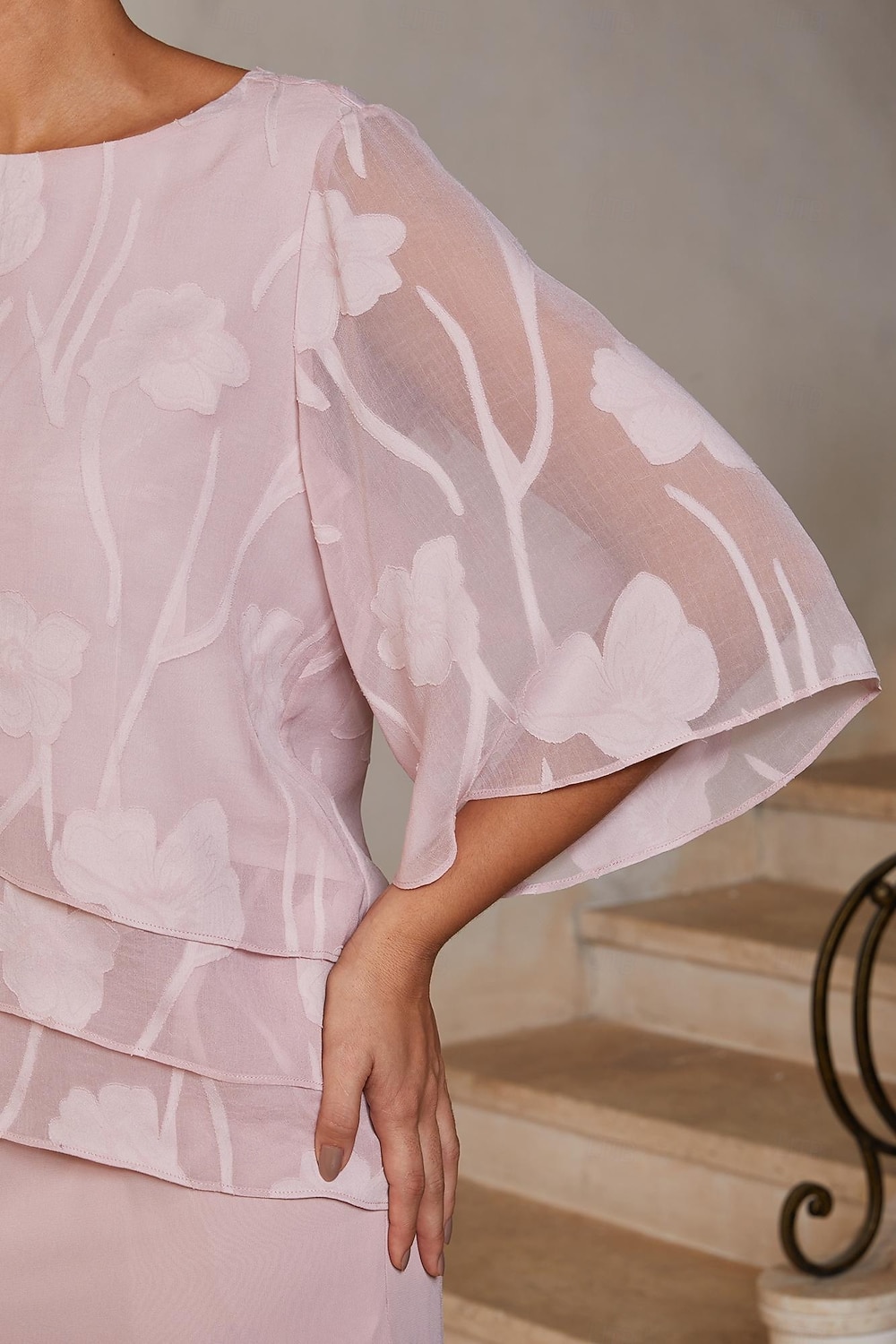 Damen Blusen Rundhalsausschnitt Halbarm Flattrige Ärmel Elegant Alltagstauglich Hochzeitsgast mit Burnout Blumig Stufenrüschensaum Rosa 2026 - $49.99 –P5