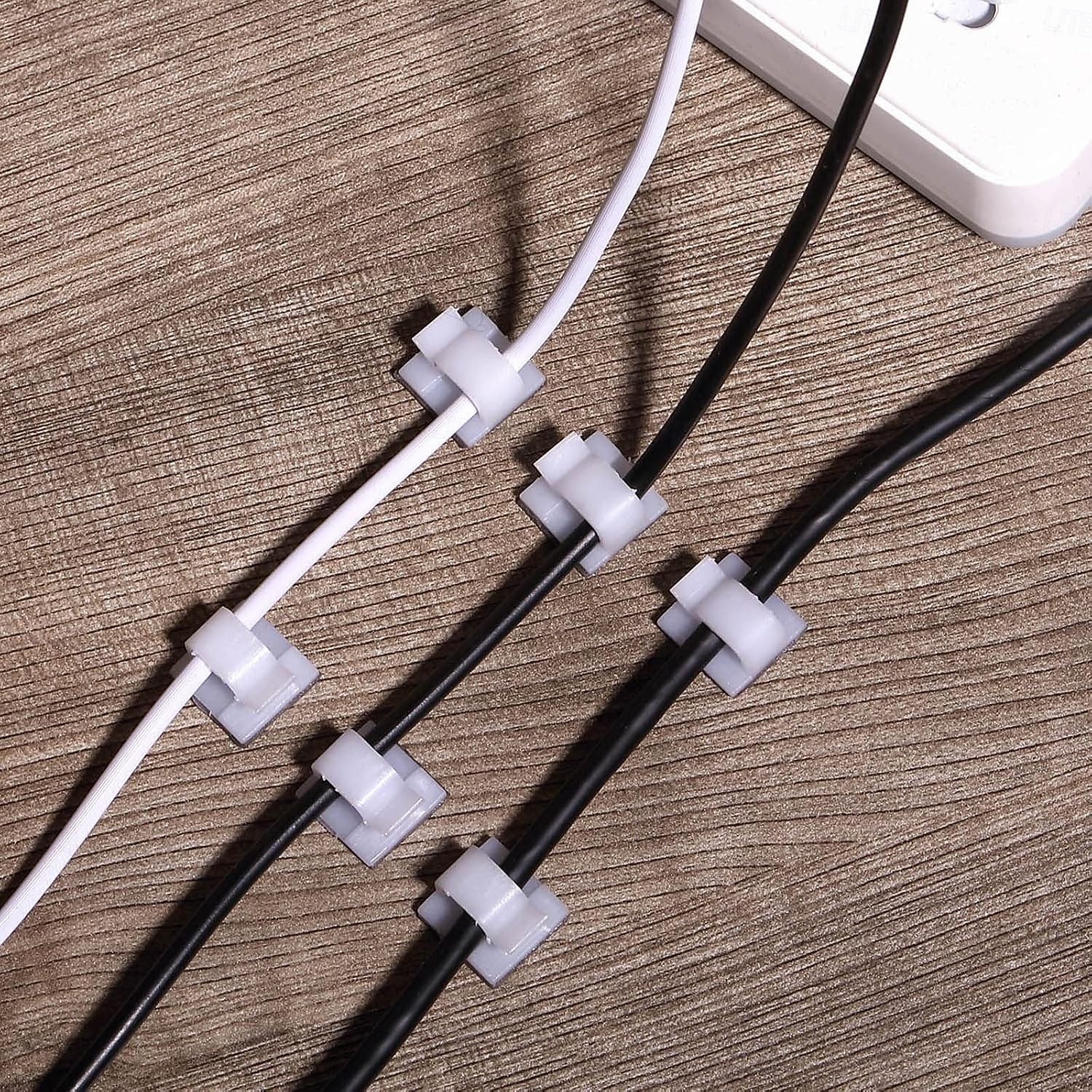 Clips de fixation pour guirlandes lumineuses d'extérieur avec ruban adhésif, crochets pour guirlandes de Noël, clips de fixation auto-adhésifs pour décorations extérieures de 2026 ? $11.49 –P4