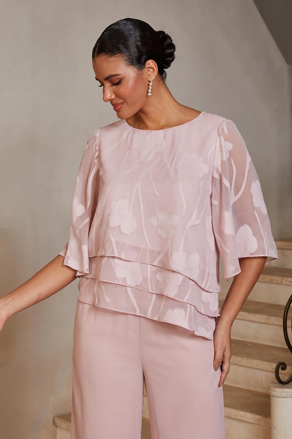 Damen Blusen Rundhalsausschnitt Halbarm Flattrige Ärmel Elegant Alltagstauglich Hochzeitsgast mit Burnout Blumig Stufenrüschensaum Rosa 2026 - $49.99 –P3