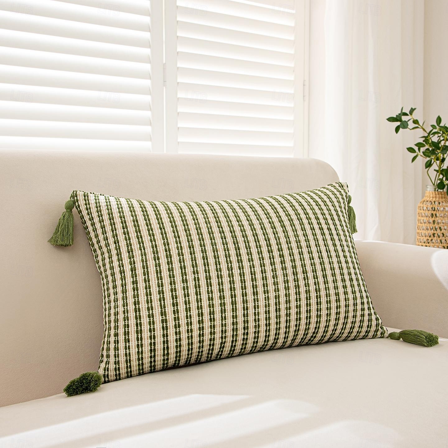 Waldgrüne, gestreifte Kissenbezüge mit Quasten, strukturierte, gewebte quadratische Kissenbezüge im Landhausstil, rustikale, dekorative Boho-Kissenbezüge für Sofa und Couch &Bett (Set aus 2 / 4) 2026 - $36.99 –P11
