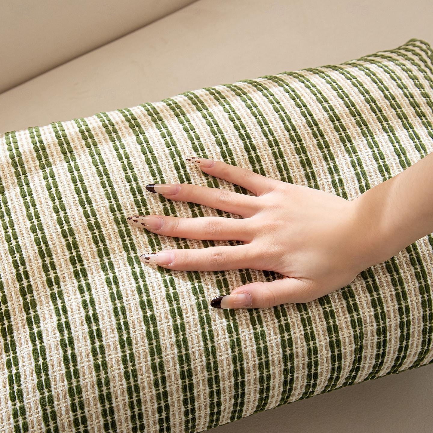 Waldgrüne, gestreifte Kissenbezüge mit Quasten, strukturierte, gewebte quadratische Kissenbezüge im Landhausstil, rustikale, dekorative Boho-Kissenbezüge für Sofa und Couch &Bett (Set aus 2 / 4) 2026 - $36.99 –P13