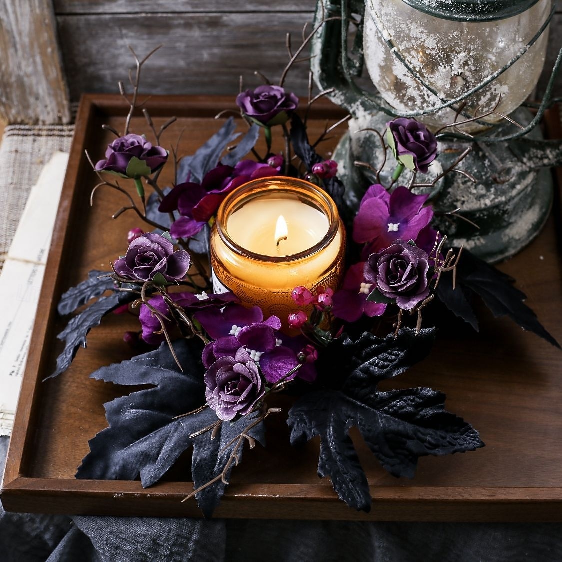 Lot de 2 anneaux de bougies artificiels en forme de roses pour Halloween, couronnes florales noires pour bougies piliers, décorations de table d'Halloween, centres de table gothiques, décoration de de 2026 ? $14.49 –P3