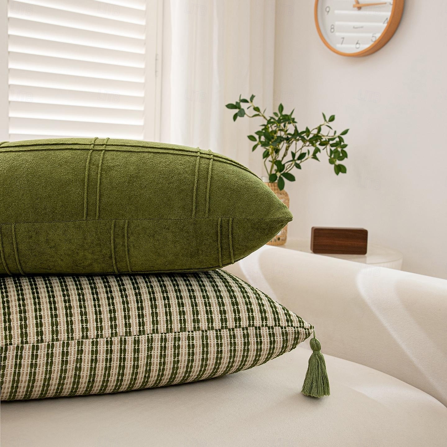 Waldgrüne, gestreifte Kissenbezüge mit Quasten, strukturierte, gewebte quadratische Kissenbezüge im Landhausstil, rustikale, dekorative Boho-Kissenbezüge für Sofa und Couch &Bett (Set aus 2 / 4) 2026 - $36.99 –P25
