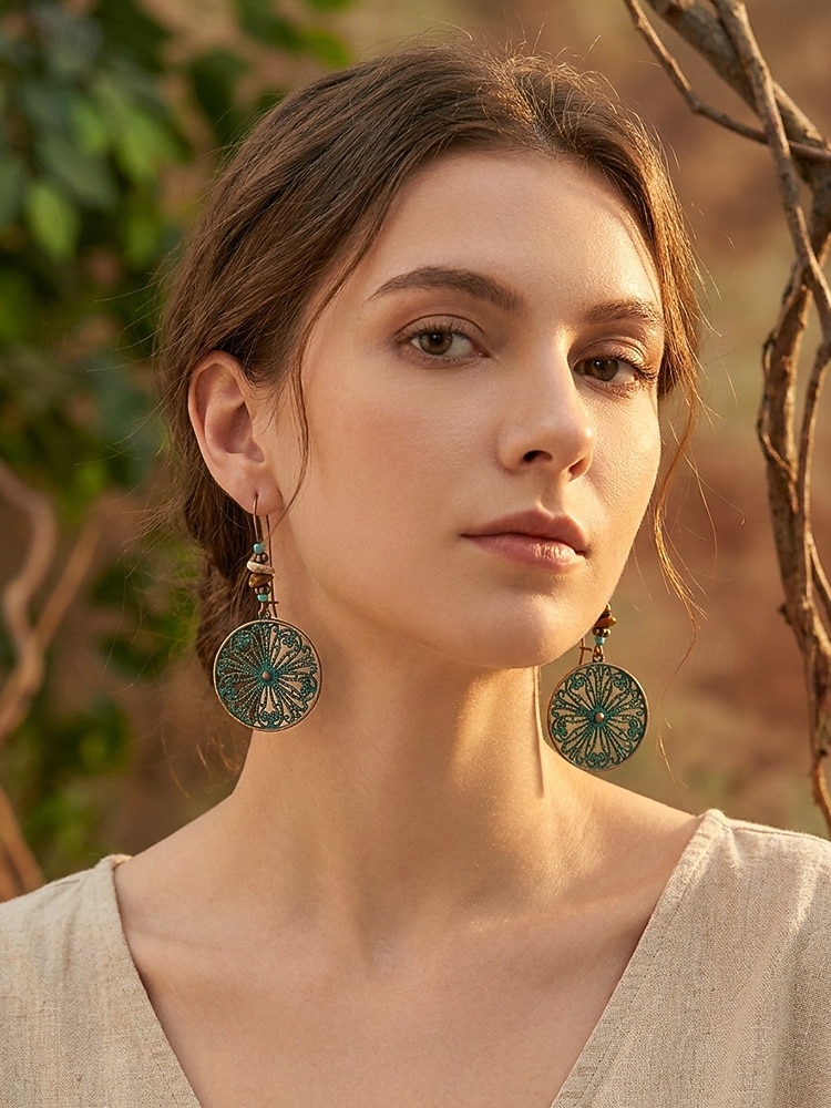 Brincos femininos boêmios vazados redondos, brincos pendentes vintage em liga metálica com filigrana, perfeitos para férias de verão, praia, festivais, brunch, looks casuais e resorts. de 2026 por $7.99 –P1