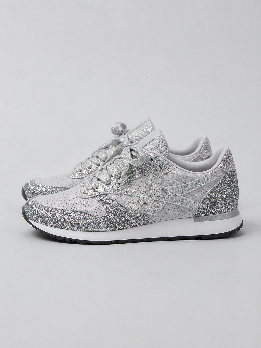 Women's Silver Glitter Sneakers with Rhinestone Embellishments, Lace-Up Low-Top Mesh Fashion Sneakers, Flat Sole Shoes for Fashion-Forward Women, Party, Casual Streetwear & Evening Events 2026 - $32.99 –P17