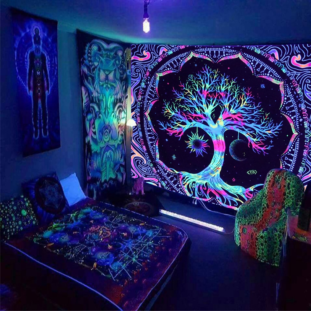 Schwarzlicht Wandteppich UV reaktiv im Dunkeln leuchtend Party Neon Lebensbaum psychedelisch trippig neblig hängender Wandteppich Wandbild für Wohnzimmer Schlafzimmer Lightinthebox