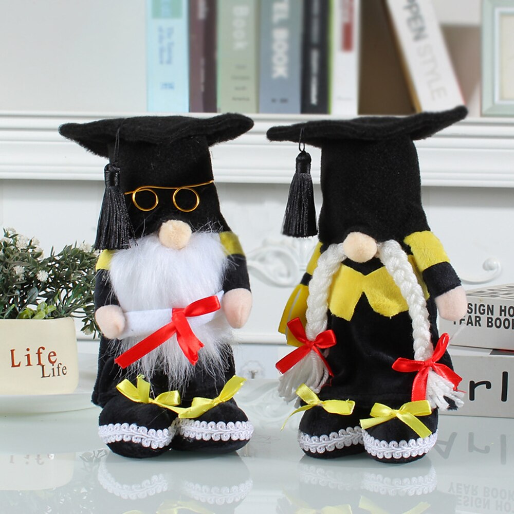 Gnomenfigur als Abschlussgeschenk, süße gesichtslose Puppe mit Doktorhut Rudolf Plüschtier, stehende Dekofigur Lightinthebox