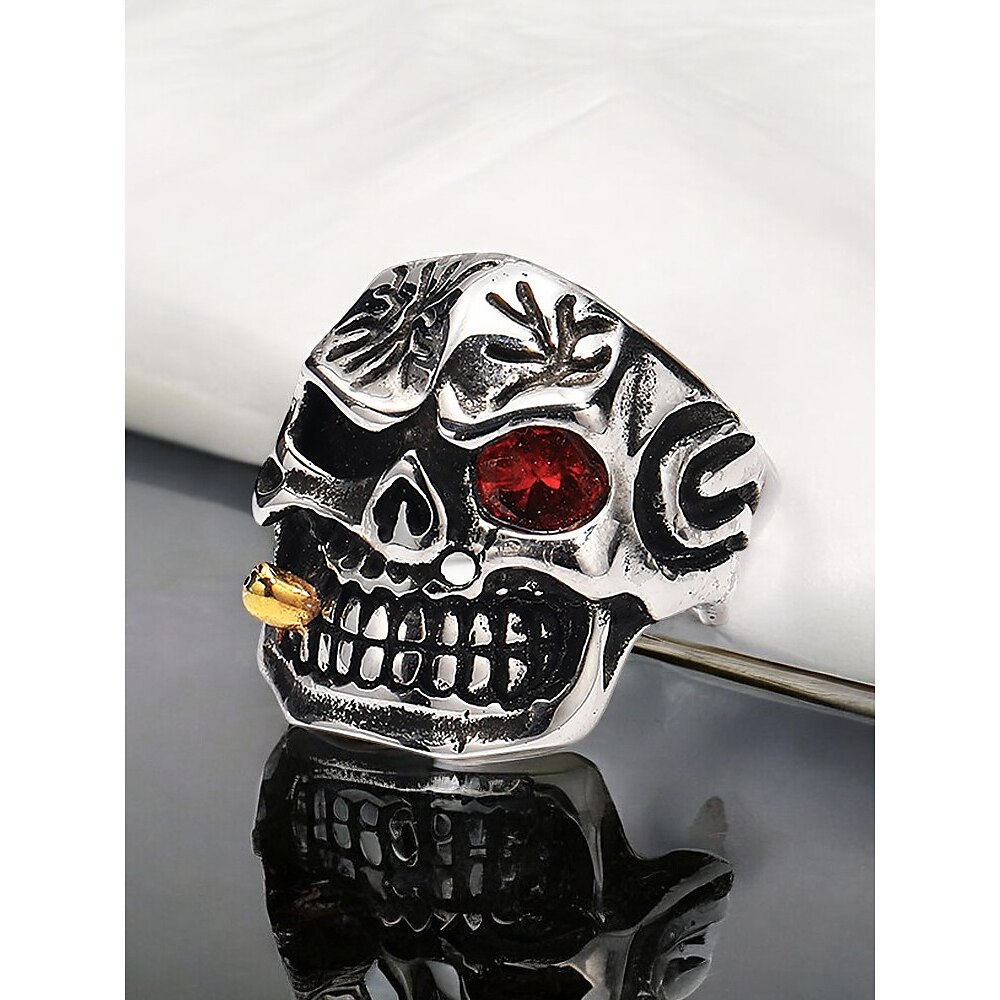 Totenkopfringe für Männer mit roten Edelsteinaugen und aufwendigen Schnitzereien - Gothic-Punk-Schmuck für Halloween und Biker-Stil Lightinthebox