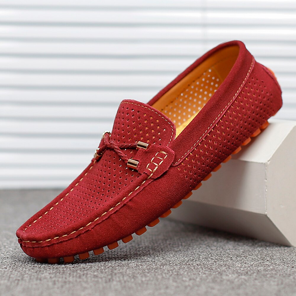 Rote Loafer für Herren aus perforiertem Wildleder mit Slip-On-Design und Gummisohle - bequemes Freizeitschuhwerk Lightinthebox