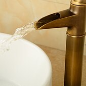 economico Classici-Rubinetto per lavabo da bagno in bronzo antico in ottone, rubinetti per vasca monoforo a cascata con montaggio a parete con interruttore caldo e freddo e valvola in ceramica