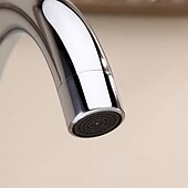 voordelige Met meerdere gaten-messing badkamerkraan, chroom twee handgrepen drie gaten wijdverspreide eigentijdse wastafelkraan met warm en koud water