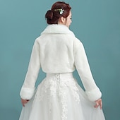 baratos Estolaa de Pelo-encolhe os ombros casaco branco de pele falsa outono casamento / festa noite feminino wrap com vestido para impressionar 2025