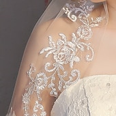 levne Svatební závoje-Dvouvrstvá Stylová  Krajková Appliqué Okrajová svatební závoj Loketní závoje s aplikacemi 27.56 palců (70cm) Krajka  Tyl  Oválné šaty na ohromení