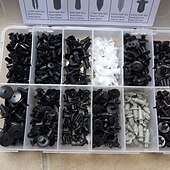 billige Reparasjonsverktøy til kjøretøy-350 stk bilkropp plast push pin klinkeklemmer trim molding klips skrutrekker karosseri interiør sortiment sett he09 for audi bmw benz ford volvo 5