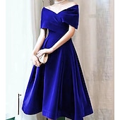 preiswerte Cocktailkleider-A-Linien Cocktailkleider Elegantes Kleid Hochzeitsgast knielang Kurzarm Schulterfrei Samt mit Falten einfarbige Kleider