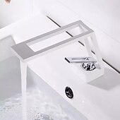 お買い得  クラシカル-シングルハンドルバスルームの蛇口、電気メッキ/ブラシ仕上げの1つの穴が中空/不規則/センターセット、真鍮の現代的なバスルームのシンクの蛇口には供給ラインが含まれています