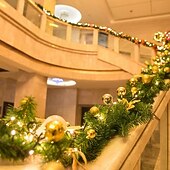 billige Kransar, Girlander &amp; Swags-2,7m julerottingkrans dekorativ grønn/rød krans til trapper jule kunstig juletre rottingbannerdekorasjonsgave