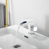 お買い得  クラシカル-浴室の流しの蛇口、導かれた滝の温度によって制御される 3 色の電気めっきされたセンターセットの単一のハンドル 1 つの穴の浴室の蛇口