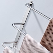 economico Portasciugamani-mensola da bagno a tre strati con ganci portasalviette multifunzione in acciaio inox argento lucido e nichel spazzolato 1pz