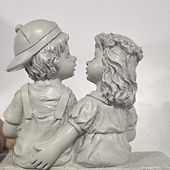 abordables esculturas y estatuas de jardín-Primer beso resina jardín estatua cachorro amor niña y niño besándose yarda estatuilla en miniatura decoración de jardín