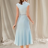 preiswerte Mit Jacke-Zweiteilig Meerjungfrau Brautmutterkleid Hochzeitsgast Kirche Eleganter Juwelenhals Knielang dehnbarer Chiffon Ärmellos Kurzjacken-Kleider mit Perlen Renntag Kleid