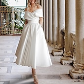billige Små Hvite Kjoler-Mottakelse Liten Hvit Kjole Bryllup Dusj Kjoler Bryllup Kjoler A-Linje Off Shoulder Kappe Erme Te Lengde Sateng Bryllups Gowns Med Folder Rynket