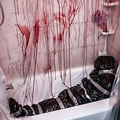 preiswerte Halloween Außen Dekor-Halloween-Dekorationen Requisiten für tote Opfer, gruselige gefälschte Leiche mit Pumpe, 152 cm hängende gruselige gefälschte Leiche in Tasche, Todesopfer, Halloween-Requisiten für den Außenbereich,