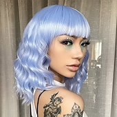 voordelige Carnaval pruiken-hete roze pruik met pony korte bob golvend krullend pruik schouderlengte hete roze pruiken voor vrouwen synthetisch haar kleurrijke pruik voor halloween kostuum cosplay 14 inch