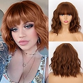 economico Parrucche trendy sintetiche-parrucca bianca corta con frangia parrucche di capelli bianchi ondulati per le donne parrucche sintetiche ondulate di lunghezza della spalla bianca parrucche dall&#039;aspetto naturale parrucca in fibra