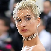 baratos Véus de Noiva-Véu de Noiva Estiloso de Camada Única  Véus de Casamento de Estilo Europeu  Véus de Gaiola de Pássaros com Cristais  Tulle para impressionar
