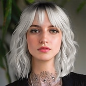 economico Parrucche trendy sintetiche-parrucche corte argento bianco per donna ombre parrucca riccia nera e grigia con frangia capelli sintetici di media lunghezza parrucca bob onda d&#039;acqua parrucche grigie colorate