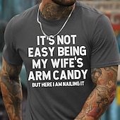 Herren Grafik T-Shirt "Es ist nicht einfach das Arm Candy meiner Frau zu sein aber hier bin ich und mache es großartig" - Lustiges Familienhumor T-Shirt mit kurzen Ärmeln preiswerte Herren -Grafik -T -Shirt-Herren Grafik T-Shirt "Es ist nicht einfach das Arm Candy meiner Frau zu sein aber hier bin ich und mache es großartig" - Lustiges Familienhumor T-Shirt mit kurzen Ärmeln