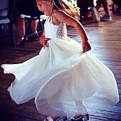 preiswerte Kleider für die Blumenmädchen-Blumenmädchenkleid Mädchen Party Kleid Leistung Hochzeit Party Prinzessin Süß Gitter Feste Farbe Ärmellos Rundhalsausschnitt Weiß Rosa 2-12 Jahre